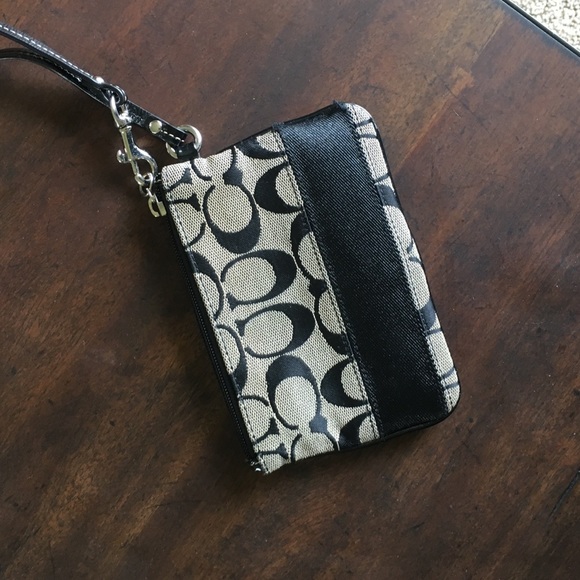 Coach Wristlet - Picture 4 of 4
